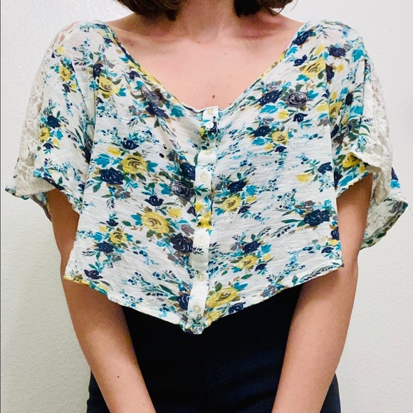 Tilly's Tops - ❌SOLD❌ Kirra Flowy Floral Crop Top